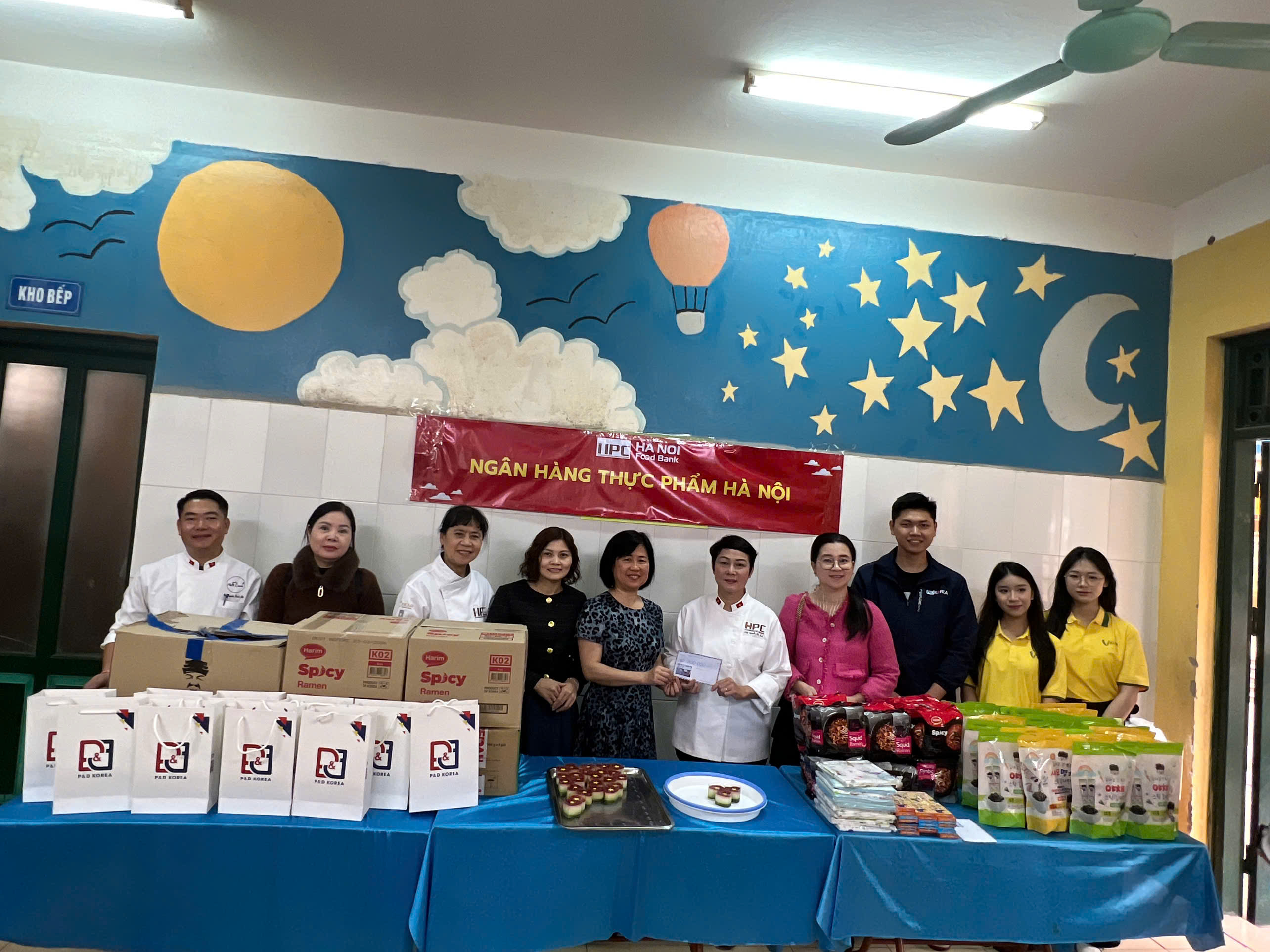  NIỀM VUI ĐÓN NHẬN "BỮA ĂN YÊU THƯƠNG" TỪ HANOI FOOD BANK !